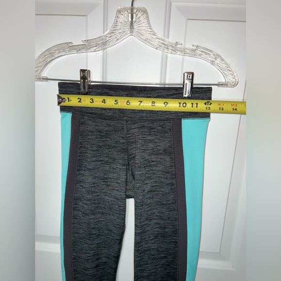 Under Armor leggings, teal/grey. Small - Picture 4 of 5